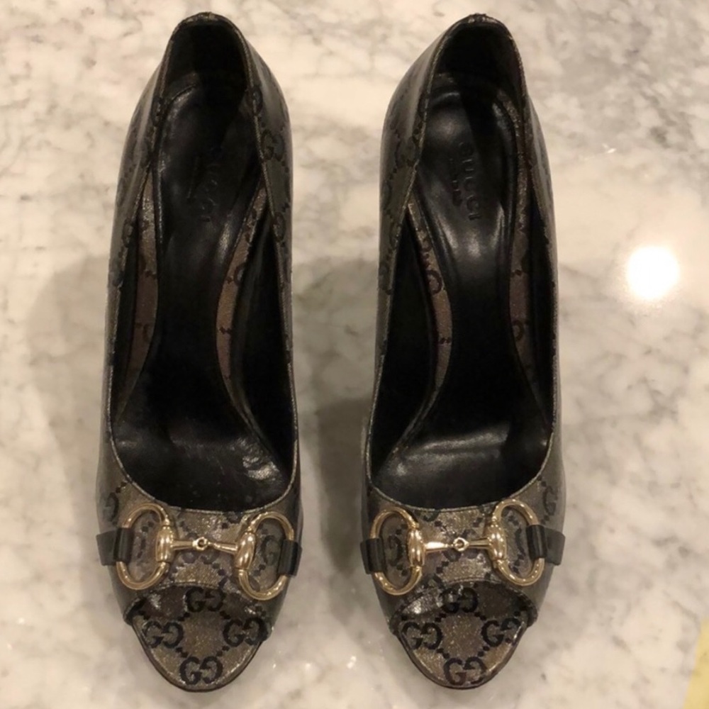 Gucci Peep Toe Classic Heels -  With iridescent GG